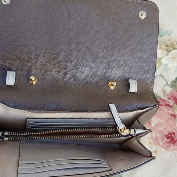 Marc Jacobs Tan and Brown Saffiano Leather Fold Clutch Wallet - Picture 7 of 17